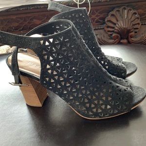 Black madden girl sandels